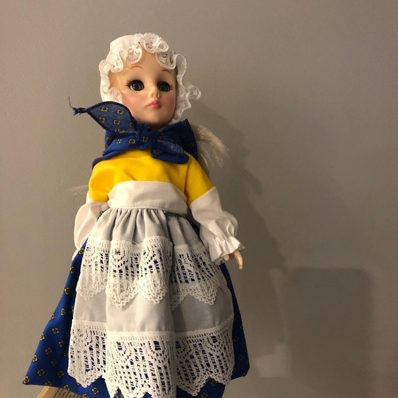 Effanbee Dolls From Countries - Picture 13 of 16